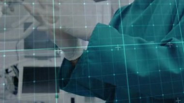 Çift ırklı erkek cerrah üzerinde çizgi animasyonu. küresel tıp, sağlık ve dijital arayüz kavramı dijital olarak üretilen video.