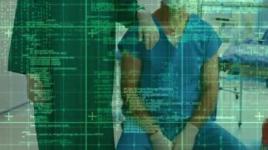 Çeşitli erkek ve kadın cerrahlar üzerinde veri işleme animasyonu. küresel tıp, sağlık ve dijital arayüz kavramı dijital olarak üretilen video.