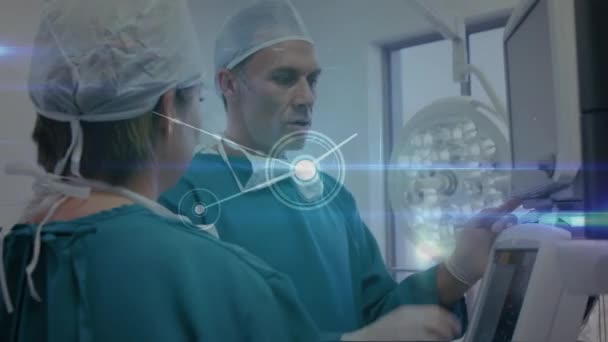 多様な男性と女性の外科医の接続のネットワークのアニメーション 世界中の医療 デジタルインターフェースの概念デジタルで生成されたビデオ — ストック動画