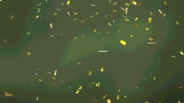 Yeşil arka planda altın konfetilerinin canlandırılması. kutlama ve dijital arayüz konsepti dijital olarak oluşturulmuş video.