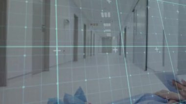 Çeşitli erkek ve kadın cerrahlar üzerinde çizgi animasyonları. küresel tıp, sağlık ve dijital arayüz kavramı dijital olarak üretilen video.