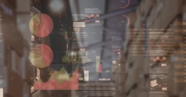 Boş bir depoda finansal veri işleme animasyonu. küresel sevkiyat, dağıtım ve bağlantılar konsepti dijital olarak oluşturulmuş video.