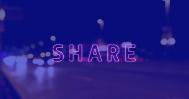 Gece mavi arkaplanda şehir manzarası üzerinde paylaşılan metnin animasyonu. Sosyal medya ve iletişim arayüzü kavramı dijital olarak oluşturulmuş video.