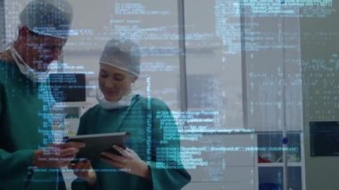 Çeşitli erkek ve kadın cerrahlar üzerinde veri işleme animasyonu. küresel tıp, sağlık ve dijital arayüz kavramı dijital olarak üretilen video.