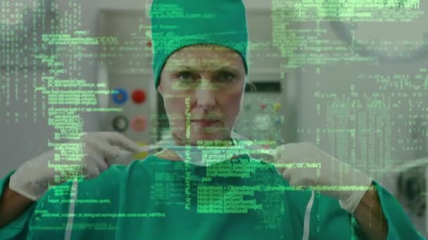 以高加索女外科医生为对象的数据处理动画 全球医学 医疗保健和数字接口概念数字生成视频 — 图库视频影像