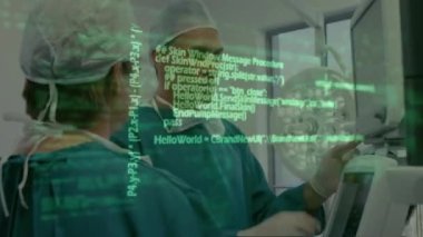 Çeşitli erkek ve kadın cerrahlar üzerinde veri işleme animasyonu. küresel tıp, sağlık ve dijital arayüz kavramı dijital olarak üretilen video.