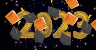 Mezuniyet kepleri ve 2023 'teki kitapların animasyonu ve siyah arkaplanda yıldızlar. eğitim ve öğrenme kavramı dijital olarak oluşturulmuş video.