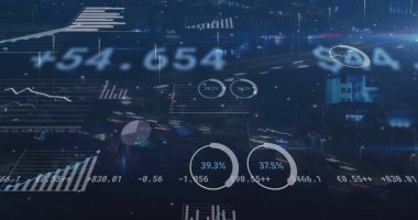 Şehir manzarası üzerinde işlenen istatistik ve numaraların resmi. iş, finans ve veri işleme kavramı dijital olarak oluşturulmuş görüntü.