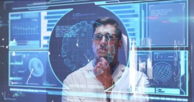 Kafkasyalı erkek doktor üzerinde kovid 19 hücre ve tıbbi verinin animasyonu. küresel covid 19 salgın konsepti dijital olarak oluşturulmuş video.