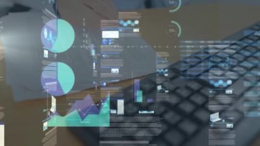 Elden ele veri işleme animasyonu not alıyor. küresel iş, bağlantılar, veri işleme ve teknoloji konsepti dijital olarak oluşturulmuş video.