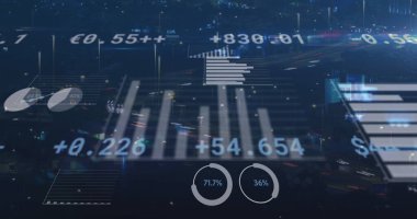 Şehir manzarası üzerinde işlenen istatistik ve numaraların resmi. iş, finans ve veri işleme kavramı dijital olarak oluşturulmuş görüntü.