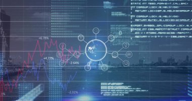 Şehir manzarası üzerindeki ekranlarda veri işleme resmi. dijital arayüzler kavramı ve bağlantılar konsepti dijital olarak oluşturulmuş görüntü.