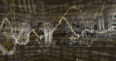 Şehir manzarası üzerinde finansal veri işleme resmi. küresel iş, finans, bağlantılar ve dijital arayüz konsepti dijital olarak oluşturulmuş görüntü.