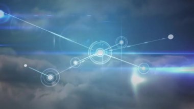 Bulutların üzerindeki simgelerle bağlantı ağının animasyonu. küresel iş, finans ve dijital arayüz kavramı dijital olarak oluşturulmuş video.