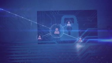 Mavi arkaplan üzerinde simgeler ve veri işleme ile bağlantı ağının animasyonu. küresel teknoloji, bağlantılar ve veri işleme kavramı dijital olarak oluşturulmuş video.