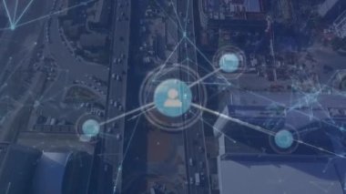 Şehir manzarası üzerindeki simgelerle bağlantı ağının animasyonu. küresel iş, finans ve dijital arayüz kavramı dijital olarak oluşturulmuş video.