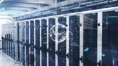Sunucu odasında veri işleme ve küre animasyonu. küresel teknoloji, bağlantılar ve dijital arayüz konsepti dijital olarak oluşturulmuş video.