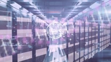 Sunucu odasındaki simgelerle veri işleme ve küre animasyonları. küresel teknoloji, bağlantılar ve dijital arayüz konsepti dijital olarak oluşturulmuş video.