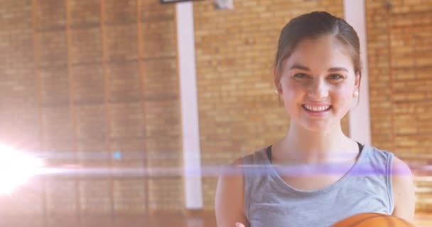 Animación Chica Caucásica Feliz Sosteniendo Baloncesto Deporte Actividad Educación Escolar — Vídeos de Stock