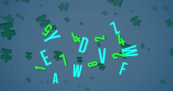 青い背景に落ちる緑のパズルピースや文字のアニメーション パズルの日やゲームのコンセプトをデジタルで作成し — ストック動画