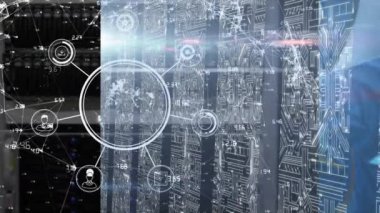 Entegre devreler üzerinde veri işleme ve küre animasyonu. dijital arayüz, bilgisayarlar, teknoloji ve iletişim konsepti dijital olarak oluşturulmuş video.