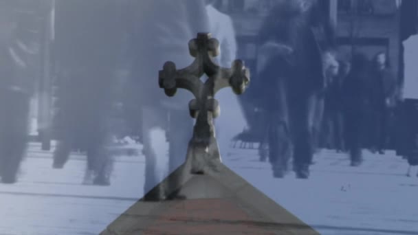 Анімація Хреста Церкви Над Людьми Ходять Вулиці Релігія Віра Концепція — стокове відео