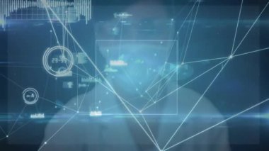 Bağlantılar ağının animasyonu ve ekrana dokunan kadın üzerinde farklı veri işleme. küresel bağlantılar, teknoloji ve dijital arayüz konsepti dijital olarak oluşturulmuş video.