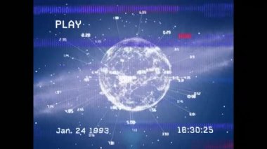 Mavi arka planda dünya ile veri işleme animasyonu. Sosyal medya ve iletişim arayüzü kavramı dijital olarak oluşturulmuş video.