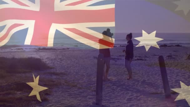 在有孩子的高加索父母的海滩上升起澳大利亚国旗 爱国主义和庆祝概念数码视频 — 图库视频影像