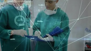 Çeşitli erkek doktorlar üzerindeki bağlantı ağının animasyonu. küresel tıp, sağlık ve veri işleme kavramı dijital olarak oluşturulmuş video.