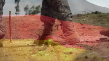 Çeşitli erkek askerler üzerinde yürüyen Alman bayrağının animasyonu. Vatanseverlik ve kutlama konsepti dijital olarak oluşturulmuş video.