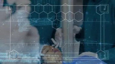 Çeşitli erkek ve kadın doktorlar üzerinde veri işleme animasyonu. küresel tıp, sağlık ve veri işleme kavramı dijital olarak oluşturulmuş video.