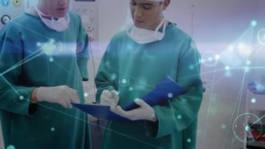 Çeşitli erkek doktorlar üzerindeki bağlantı ağının animasyonu. küresel tıp, sağlık ve veri işleme kavramı dijital olarak oluşturulmuş video.