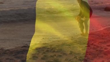 Belçika bayrağının sahilde çocuklu beyaz bir anne üzerinde canlandırılması. Vatanseverlik ve kutlama konsepti dijital olarak oluşturulmuş video.