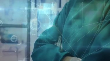 Kafkasyalı kadın doktor üzerinden bağlantı ağının animasyonu. küresel tıp, sağlık ve veri işleme kavramı dijital olarak oluşturulmuş video.