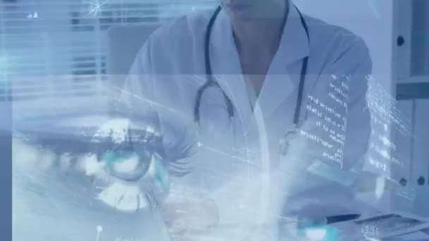 白人女性医師によるデータ処理のアニメーション 世界中の医療 データ処理の概念デジタルで生成されたビデオ — ストック動画
