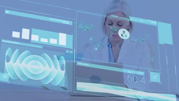 对高加索女医生进行范围扫描和数据处理的动画 全球医学 医疗保健和数据处理概念数码视频 — 图库视频影像