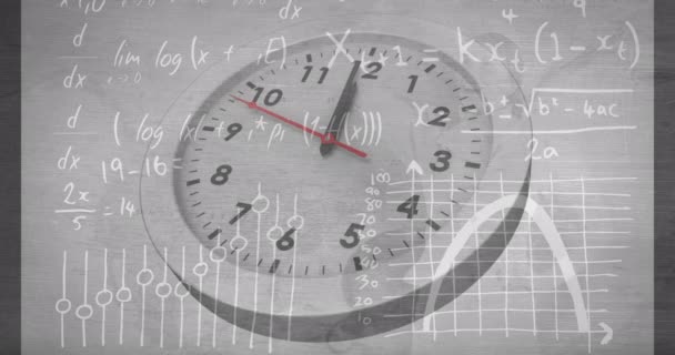 时钟在数学方程上运动的动画 社交媒体和通信接口概念数字生成视频 — 图库视频影像