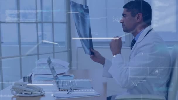 Animering Databehandling Över Biracial Manlig Läkare Globalt Koncept För Medicin — Stockvideo