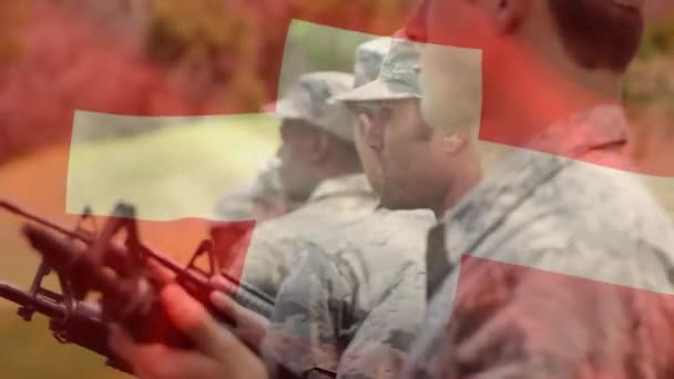 Κινούμενη Σημαία Της Ελβετίας Πάνω Από Διάφορους Άνδρες Στρατιώτες Όπλα — Αρχείο Βίντεο