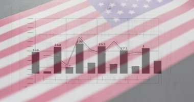 Amerika bayrağı üzerinde veri işleme animasyonu. küresel iş, finans, bağlantılar ve dijital arayüz konsepti dijital olarak oluşturulmuş video.