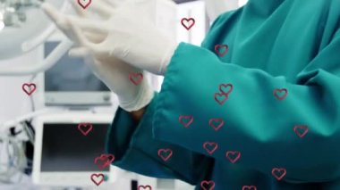 Yüz maskesi takan ve ellerini temizleyen erkek cerrah yerine kalp animasyonu. küresel tıp, bilim ve sağlık hizmetleri kavramı dijital olarak üretilen video.