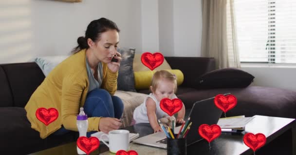 Animazione Icone Del Cuore Madre Caucasica Con Bambino Che Parla — Video Stock