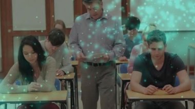 Sınav sırasında çeşitli öğrencileri olan beyaz erkek öğretmenler üzerinde ışık noktaları oluşturuluyor. dünya öğretmenleri günü ve dijital olarak üretilen video konsepti.