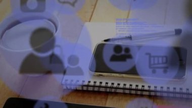 Akıllı telefon üzerinden çevrimiçi dijital simgelerin animasyonu. küresel internet bağlantıları, teknoloji ve dijital arayüz konsepti dijital olarak oluşturulmuş video.