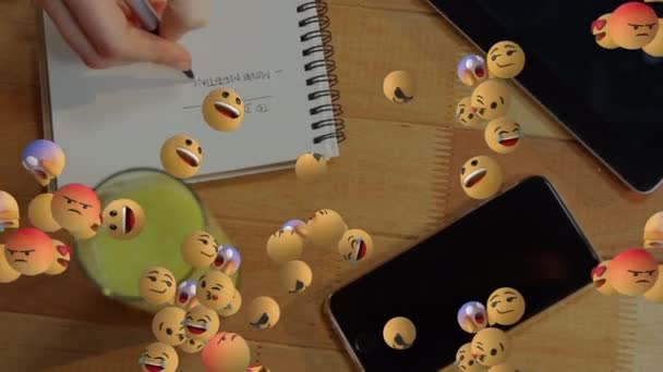 Animação Ícones Emoji Sobre Escrita Mulher Caucasiana Smartphone Conexões Globais — Vídeo de Stock