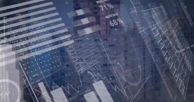 Şehir manzarası üzerinde veri işleme animasyonu. küresel iş, finans, bağlantılar ve dijital arayüz konsepti dijital olarak oluşturulmuş video.