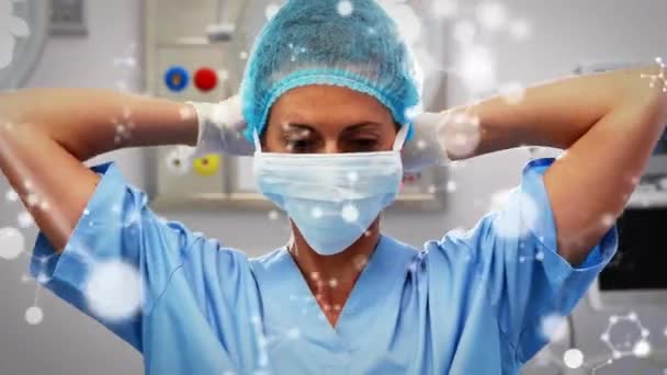 头戴口罩的鸟类女医生对分子的动画作用 全球医学 科学和保健服务概念数码视频 — 图库视频影像