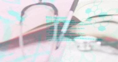 Doktorun steteskopunun üzerinde dönen DNA ipliğinin animasyonu. tıp ve sağlık konsepti dijital olarak üretilen video.