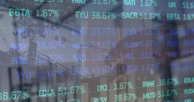 Boş deponun üzerindeki finansal veri işleme ve borsa görüntüsü. küresel sevkiyat, dağıtım ve bağlantılar konsepti dijital olarak oluşturuldu.